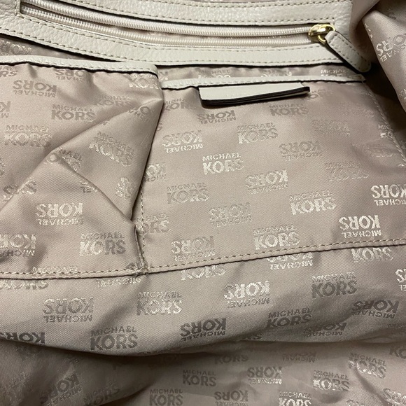 Michael Kors off White Leather Designer Tote/ shoulder /weekender
GUC - Picture 3 of 11